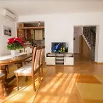 Luxury Tasa Apartament
