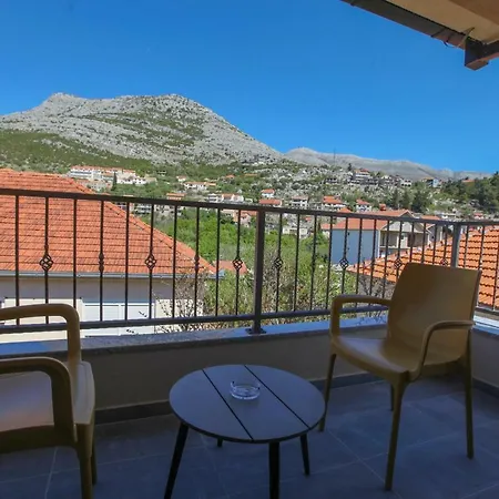 Luxury Tasa تريبينيي