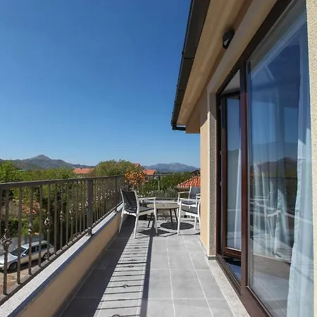 Luxury Tasa 아파트