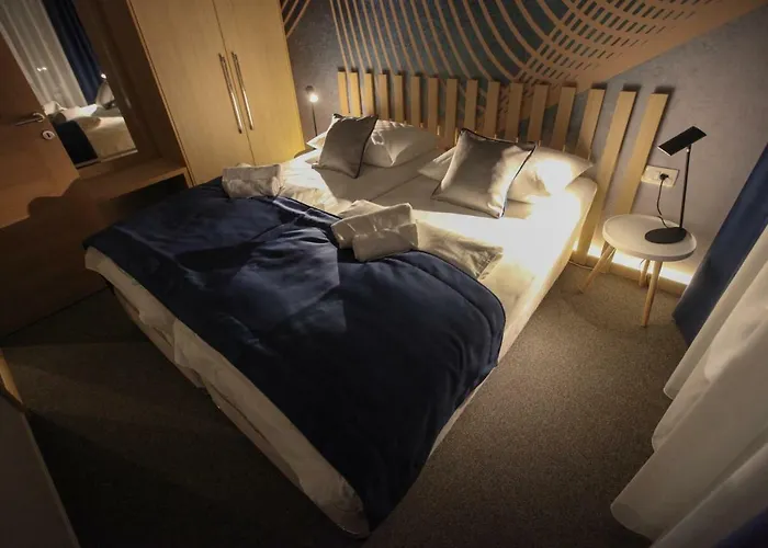 Luxury Tasa تريبينيي