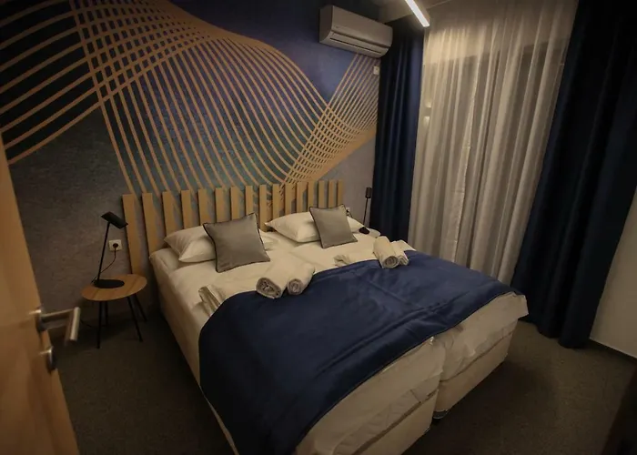 Luxury Tasa تريبينيي