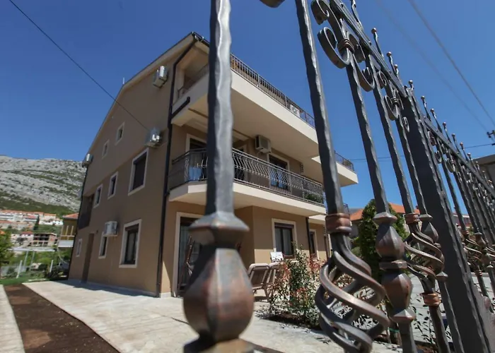 Luxury Tasa تريبينيي