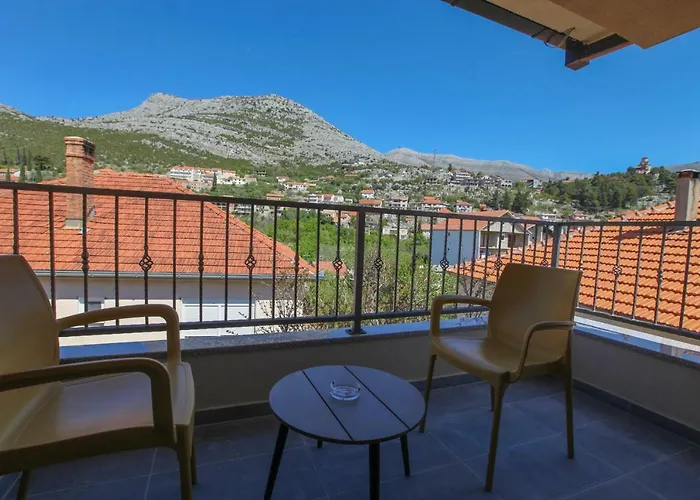 Luxury Tasa تريبينيي